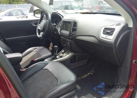 2021 Jeep Compass Latitude 4X4 z USA, uszkodzony, nr VIN 3C4NJDBB8MT540973